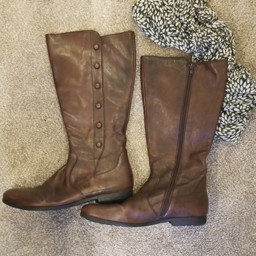 Brown leather Born boots